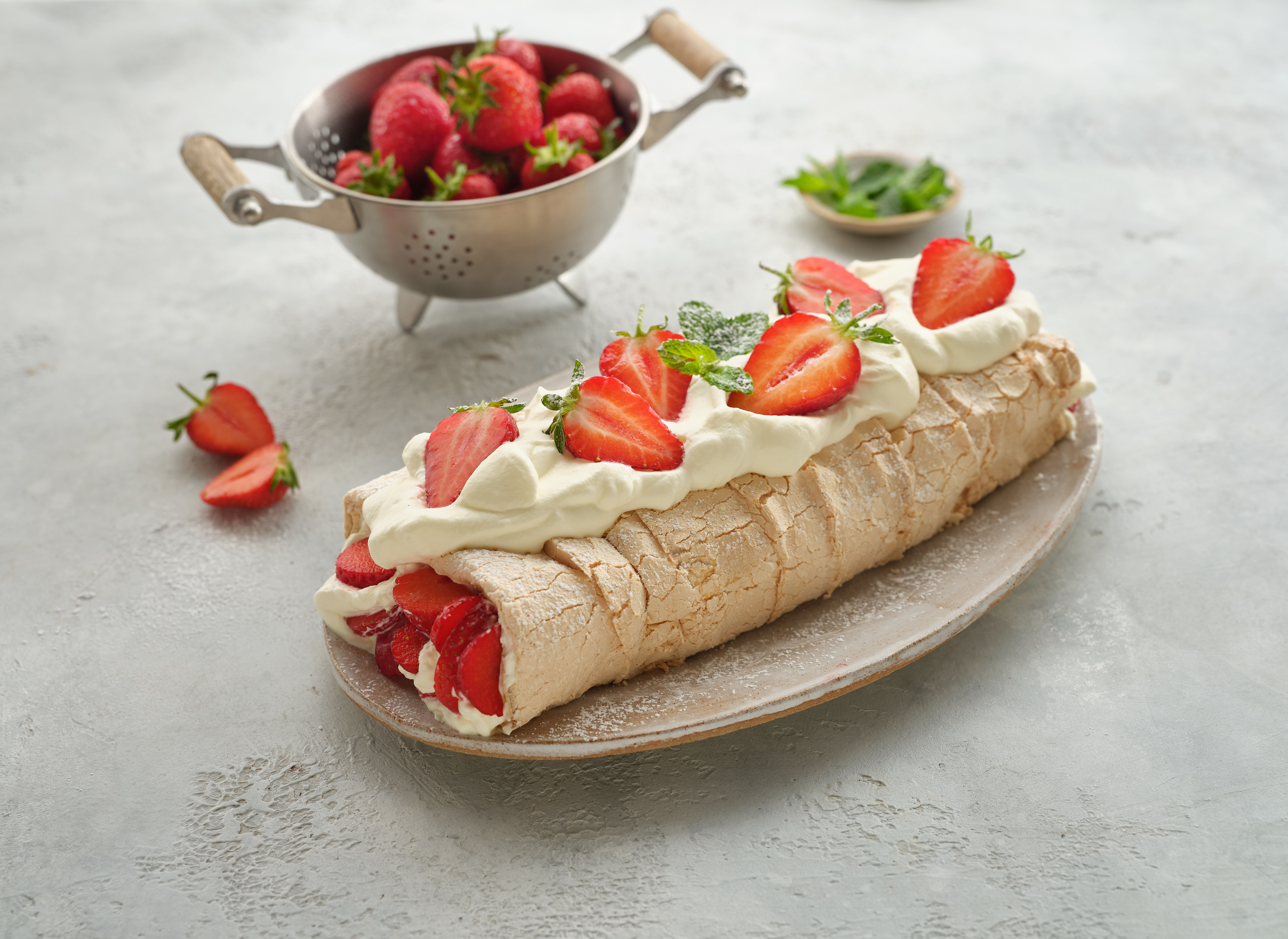 Rolled Pavlova with Strawberries and Cream
