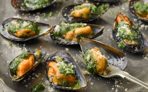 Mussels Grilled with Pesto