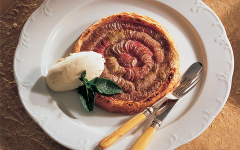 Rhubarb Tart with Whiskey Cream
