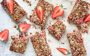 Strawberry and Oat Cereal Bars