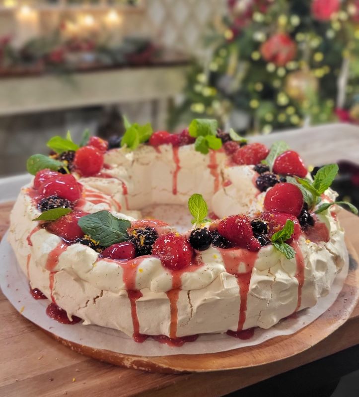 Neven's Mulled Berry Pavlova