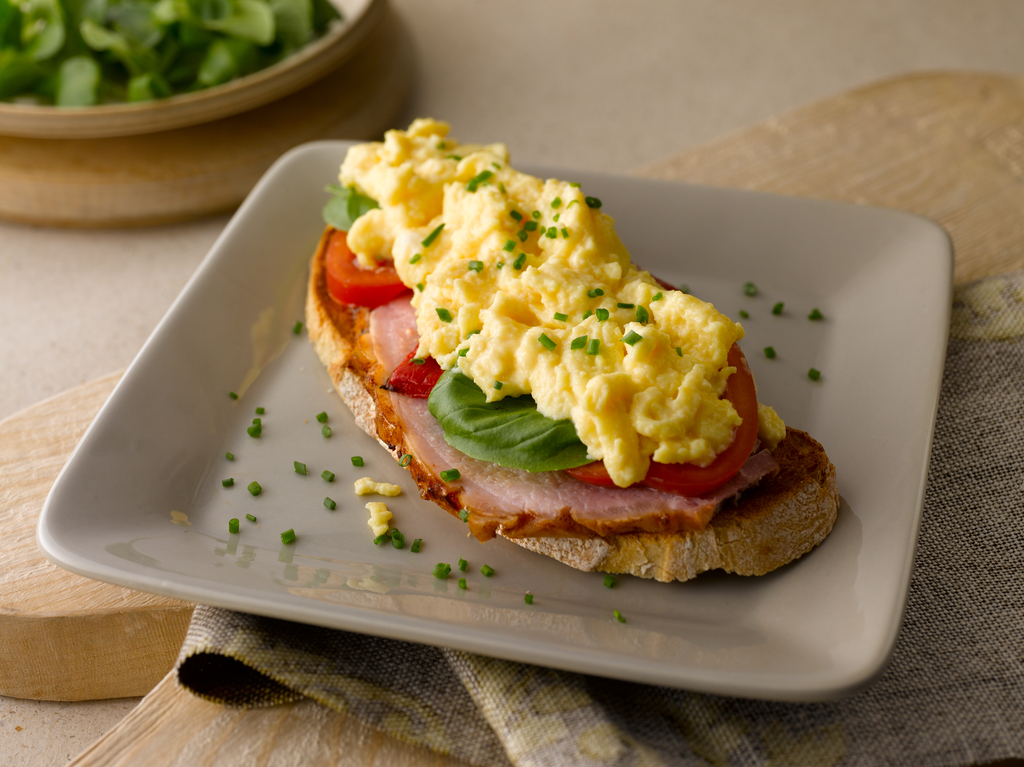 Creamy Scrambled Eggs with Ham, Tomatoes and Roasted Peppers