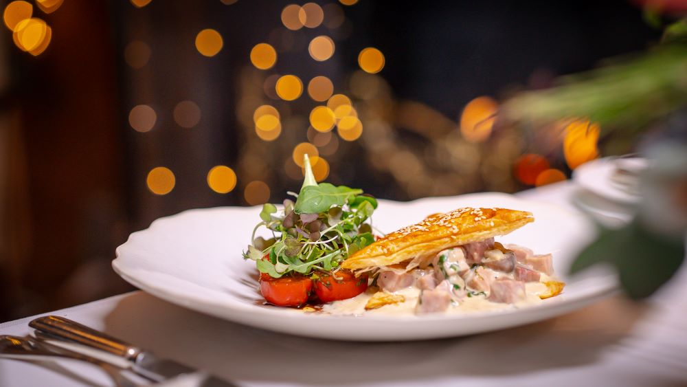 Neven’s Creamy Garlic Mushrooms and Ham Vol Au Vent With Tomato Salad